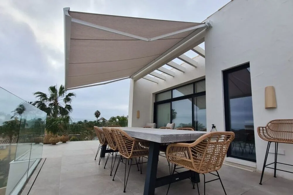 toldo liso pergola en terraza